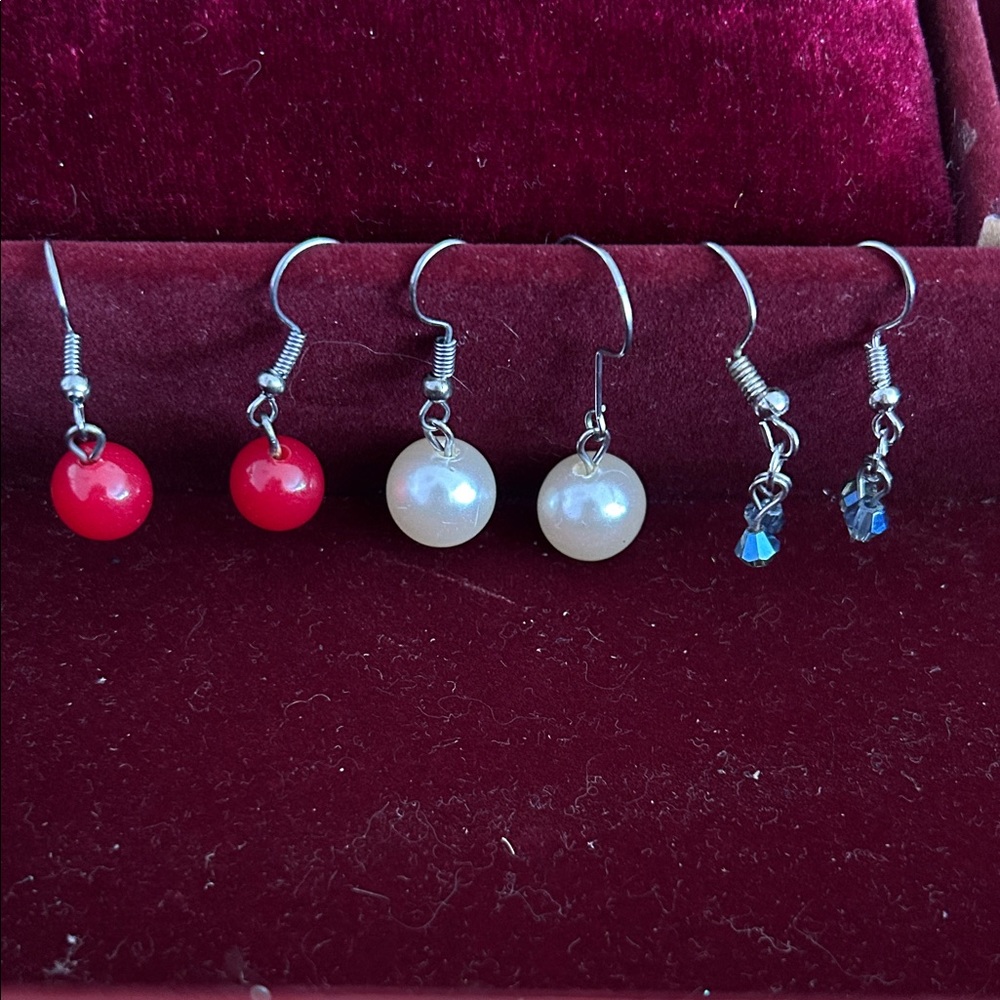 Elegant Red and White Pearl Earrings Set